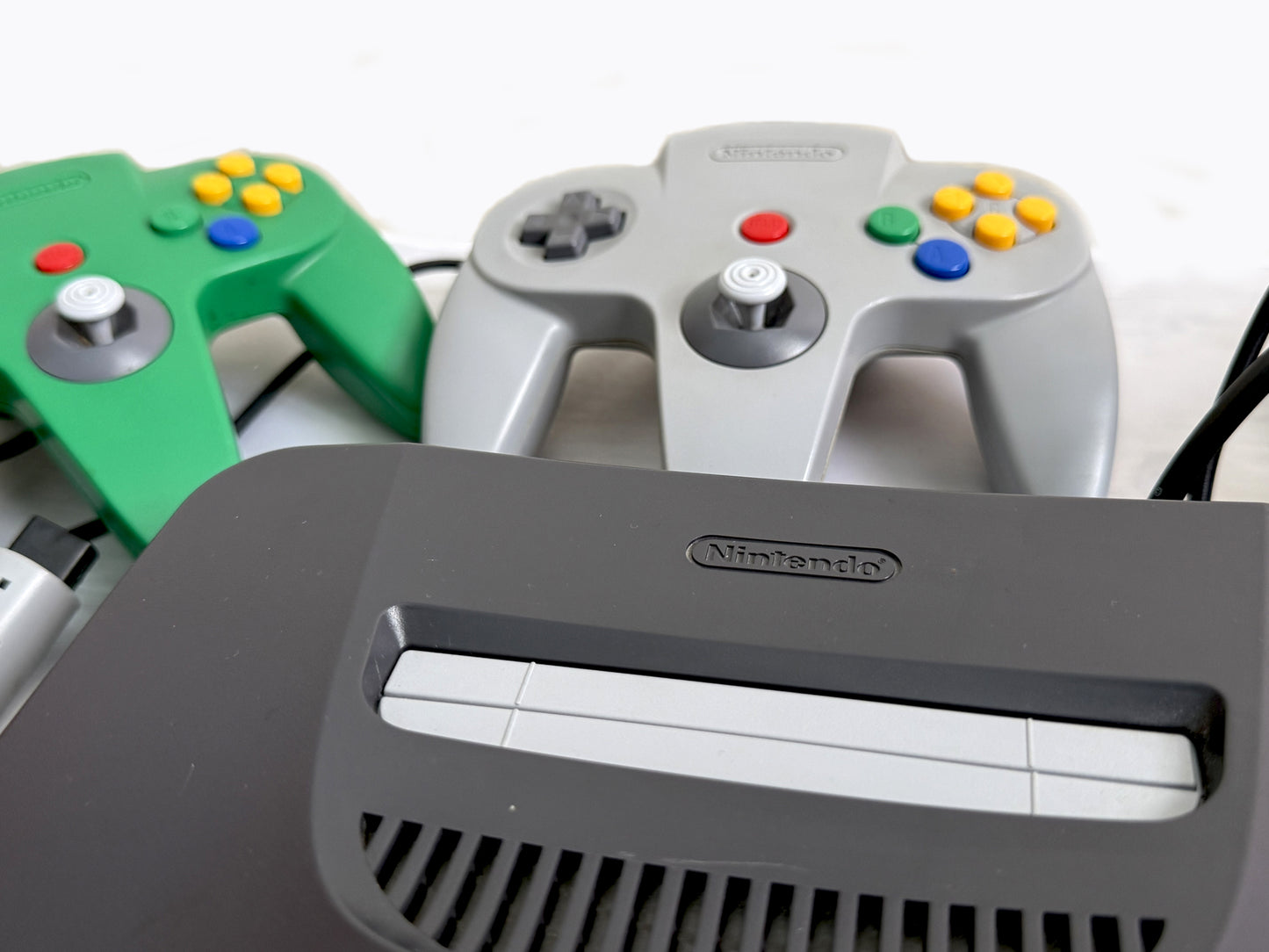 Nintendo 64 N64 Console PAL - 2 Controller - Alimentatore - 1 Gioco - Cavo Video e Adattatore Scart/RCA