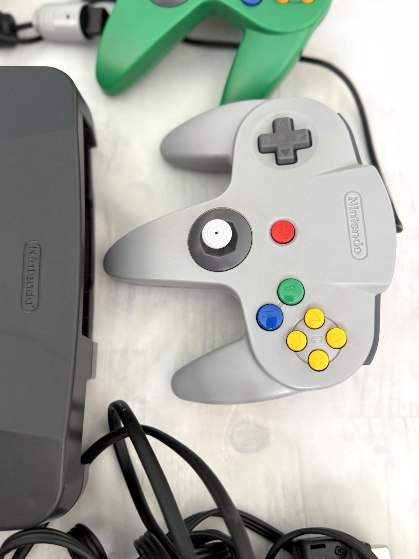 Nintendo 64 N64 Console PAL - 2 Controller - Alimentatore - 1 Gioco - Cavo Video e Adattatore Scart/RCA