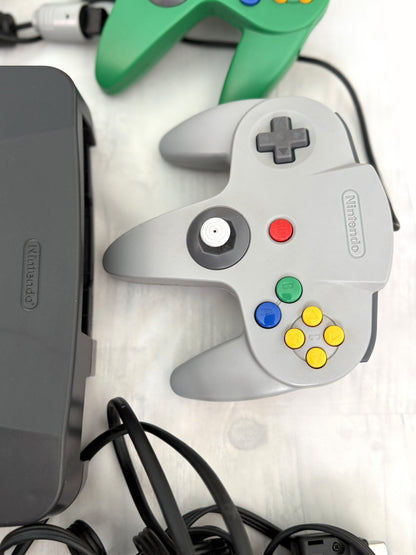 Nintendo 64 N64 Console PAL - 2 Controller - Alimentatore - 1 Gioco - Cavo Video e Adattatore Scart/RCA