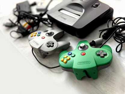 Nintendo 64 N64 Console PAL - 2 Controller - Alimentatore - 1 Gioco - Cavo Video e Adattatore Scart/RCA