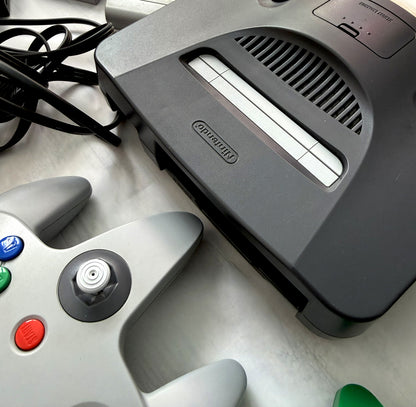 Nintendo 64 N64 Console PAL - 2 Controller - Alimentatore - 1 Gioco - Cavo Video e Adattatore Scart/RCA