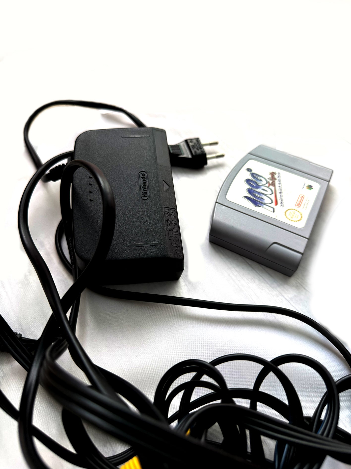Nintendo 64 N64 Console PAL - 2 Controller - Alimentatore - 1 Gioco - Cavo Video e Adattatore Scart/RCA