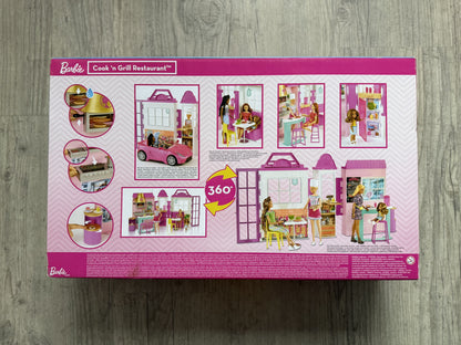 Barbie Cook'n Grill Restaurant Playset con bambola + di 30 accessori e 6 aree di gioco Mattel