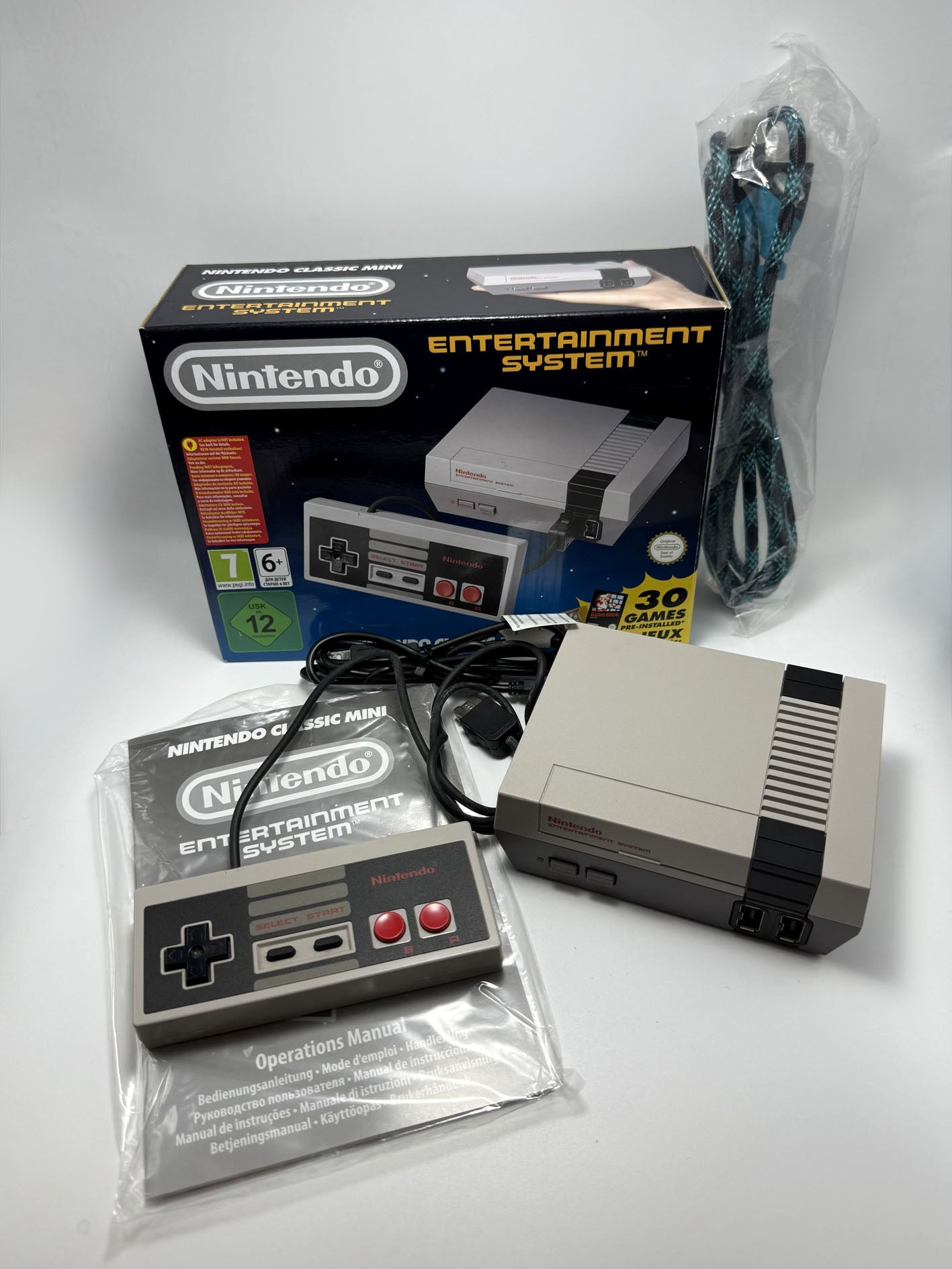 Console Nintendo Classic Mini Nes (CLV-001) 30 Giochi inclusi con scatola originale pari al nuovo