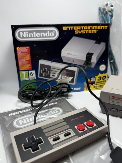 Console Nintendo Classic Mini Nes (CLV-001) 30 Giochi inclusi con scatola originale pari al nuovo