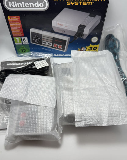 Console Nintendo Classic Mini Nes (CLV-001) 30 Giochi inclusi con scatola originale pari al nuovo
